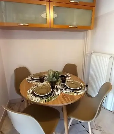 Διαμέρισμα A Cozy Modern 4 Minutes Walk From Metro Αθήνα