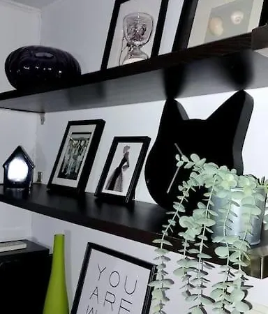 Διαμέρισμα A Cozy Modern 4 Minutes Walk From Metro
