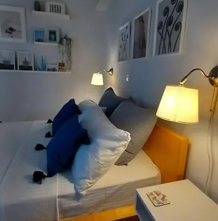 Διαμέρισμα A Cozy Modern 4 Minutes Walk From Metro *