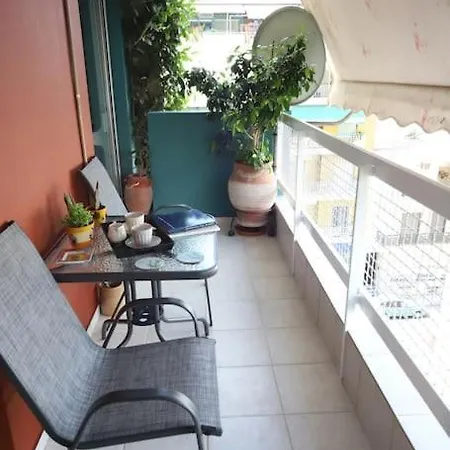 Διαμέρισμα A Cozy Modern 4 Minutes Walk From Metro