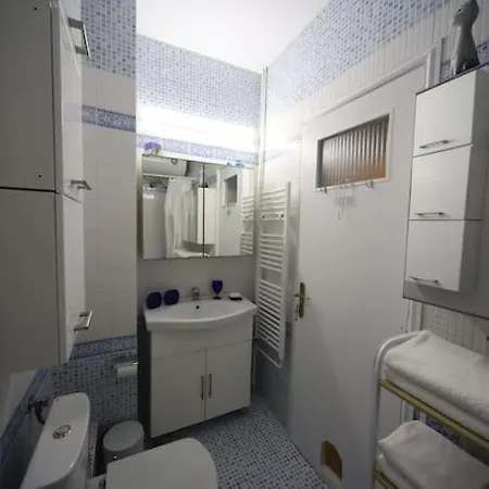 A Cozy Modern 4 Minutes Walk From Metro * Αθήνα